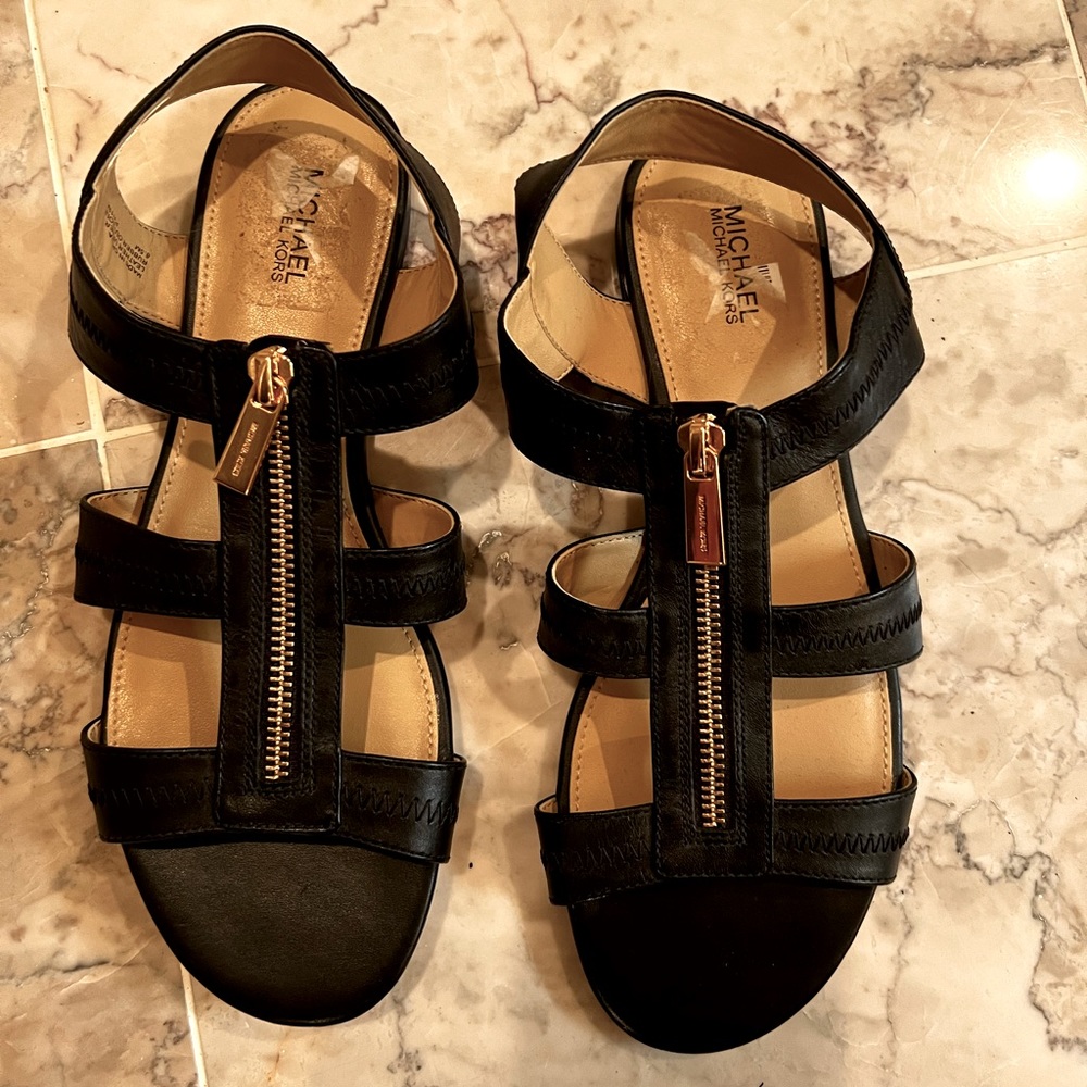 Brand New Michael Kors Berkeley Black Flat Sandals size 8.5 - Zipper